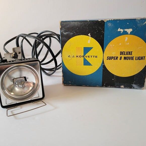 E.J. Korvette Deluxe Super 8 Movie Light - TESTED & WORKS - Very Bright